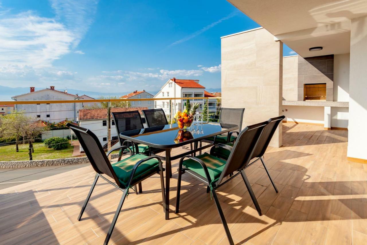 Apartments Kudec By El-Pi Tours Malinska Bagian luar foto